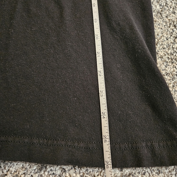 Mandalorian Tee w/ Grogu - Picture 12 of 12